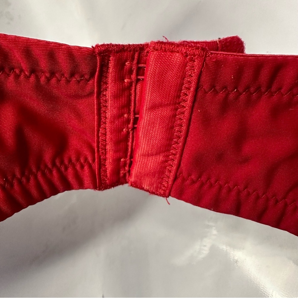 Fredericks of Hollywood Sz 40 Red Bra - Picture 3 of 6